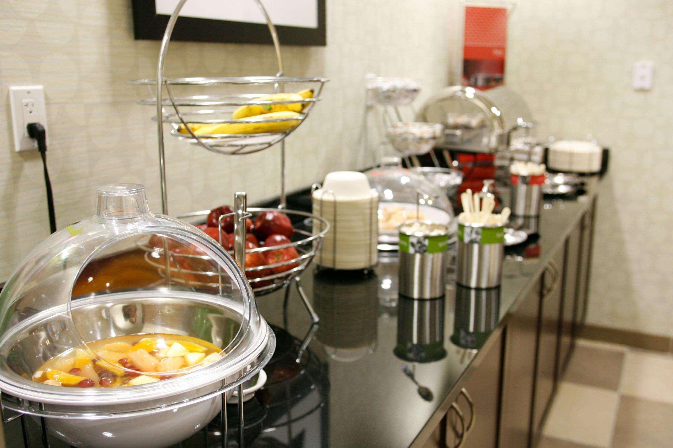 Hampton Inn & Suites Red Deer Penhold Restaurant foto