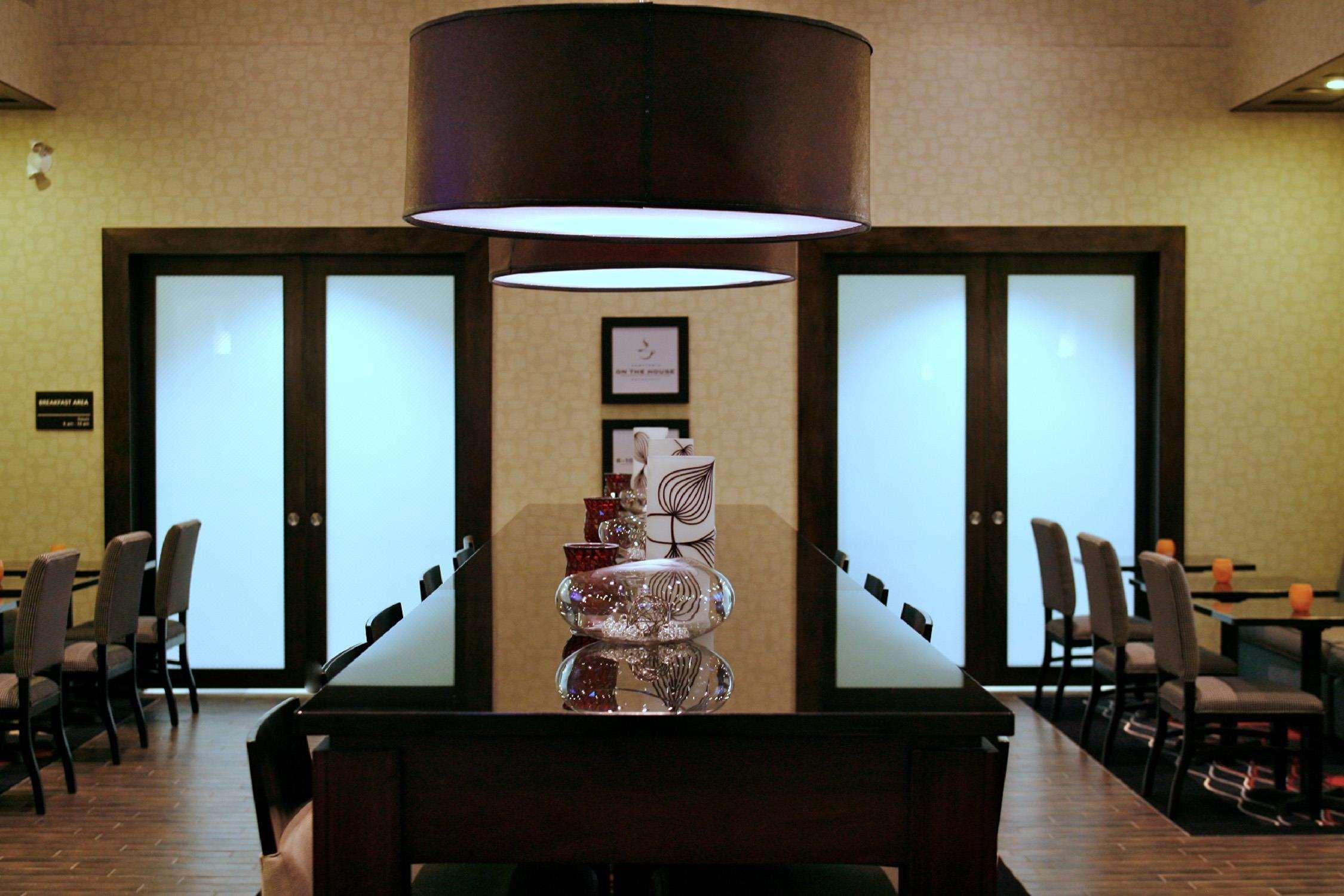 Hampton Inn & Suites Red Deer Penhold Restaurant foto