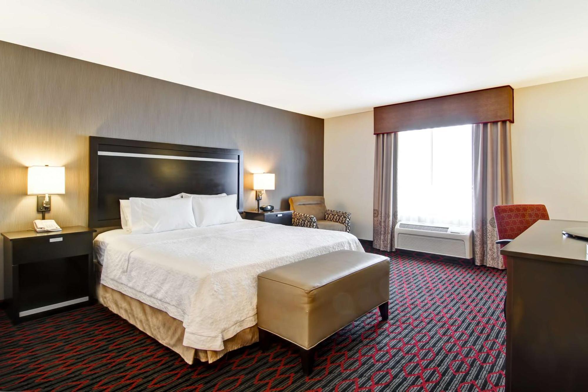 Hampton Inn & Suites Red Deer Penhold Exterior foto