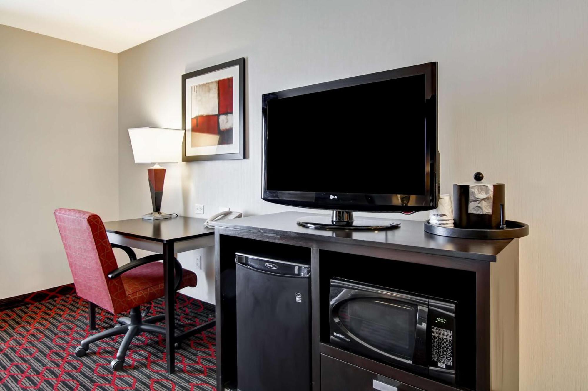 Hampton Inn & Suites Red Deer Penhold Exterior foto