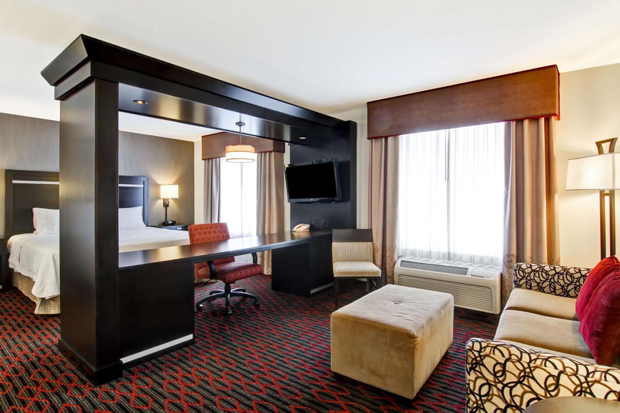 Hampton Inn & Suites Red Deer Penhold Exterior foto