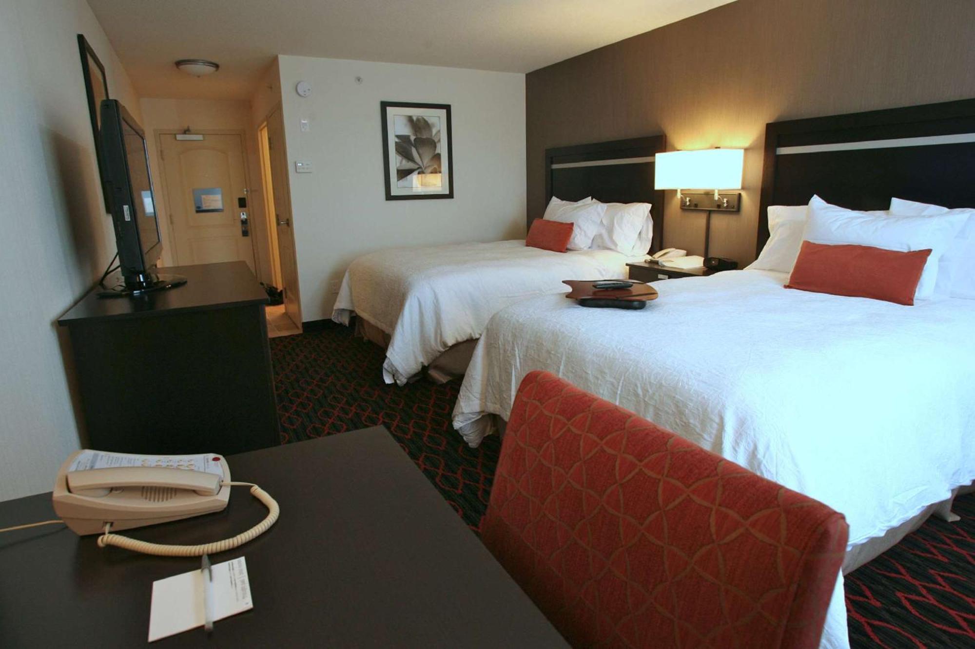 Hampton Inn & Suites Red Deer Penhold Exterior foto