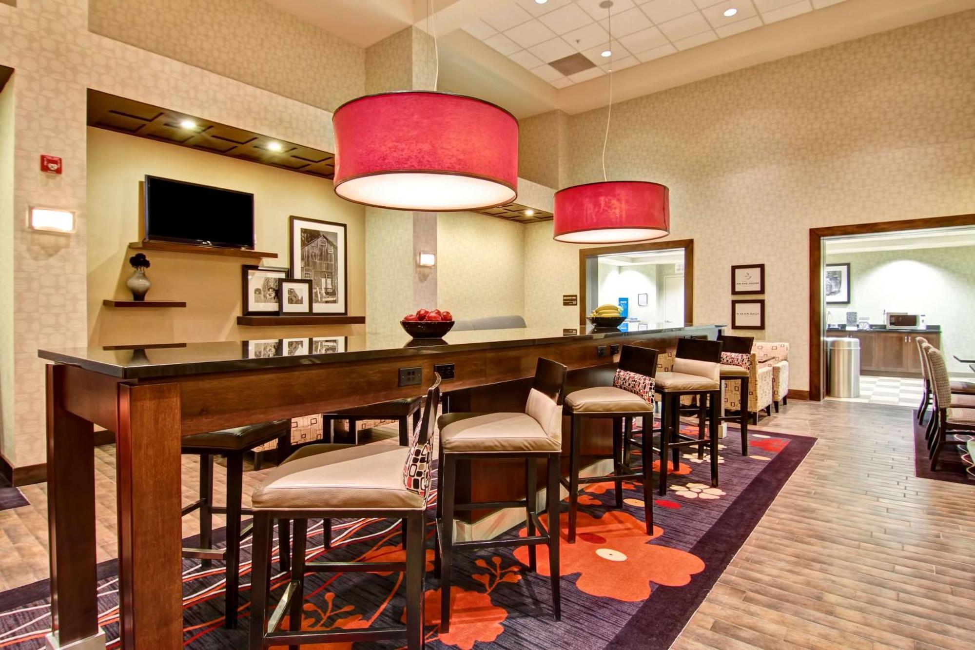 Hampton Inn & Suites Red Deer Penhold Exterior foto