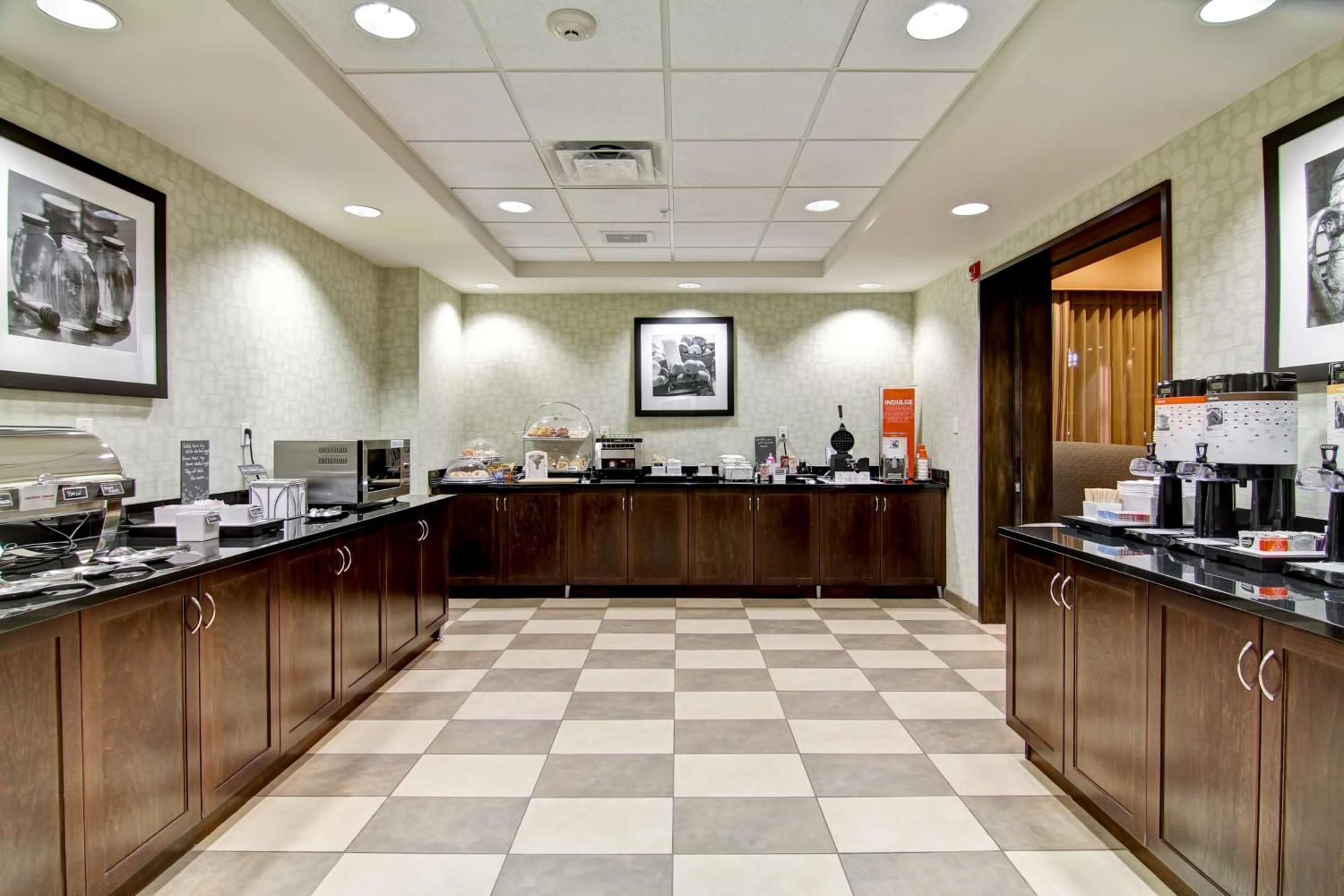 Hampton Inn & Suites Red Deer Penhold Exterior foto