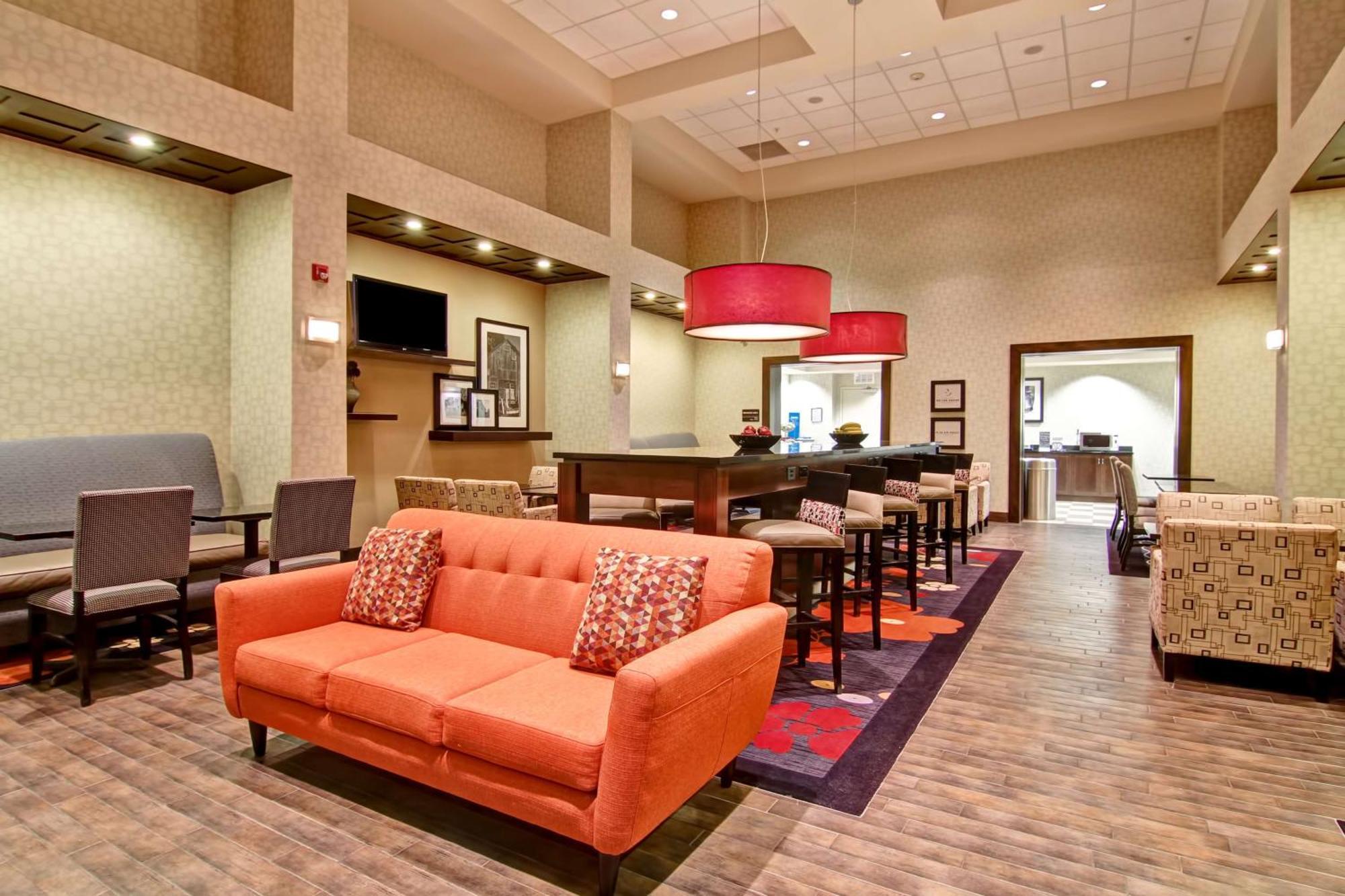 Hampton Inn & Suites Red Deer Penhold Exterior foto