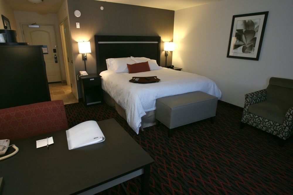 Hampton Inn & Suites Red Deer Penhold Exterior foto